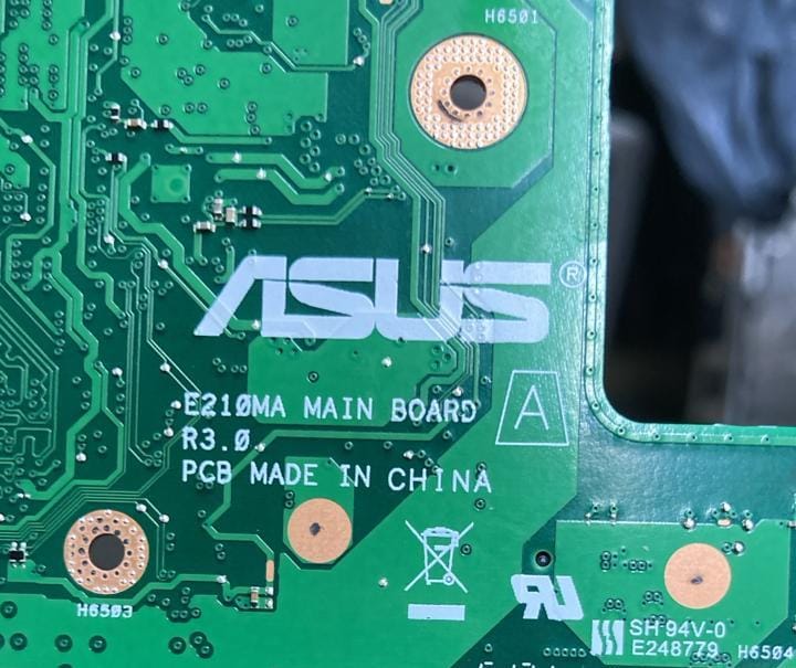 Asus E210MA.jpeg